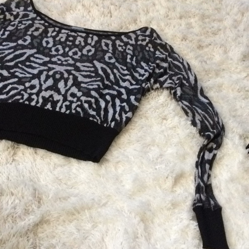 Cropped sweater - Picture 2 of 2